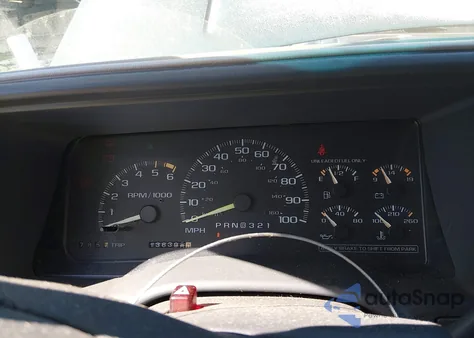 1996 GMC Suburban C1500 z USA, uszkodzony, nr VIN 1GKEC16R8TJ706841